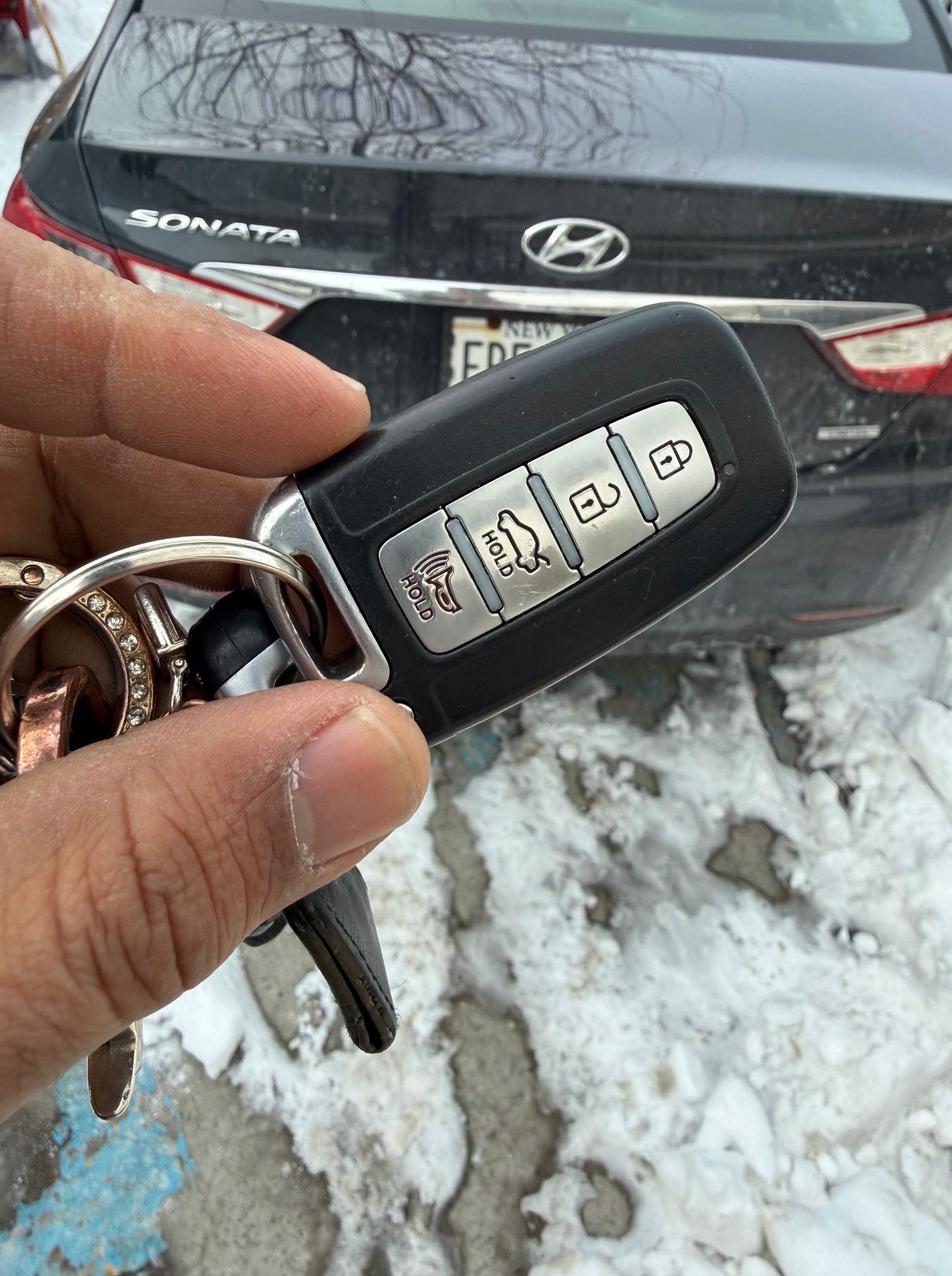 Hyundai Sonata key fob replacement and programming in Flushing Queens NY by local auto locksmith